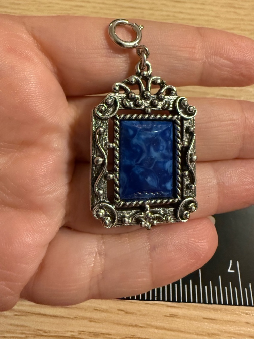 Blue Resin‎ Center Silver-Frame Pendant Necklace